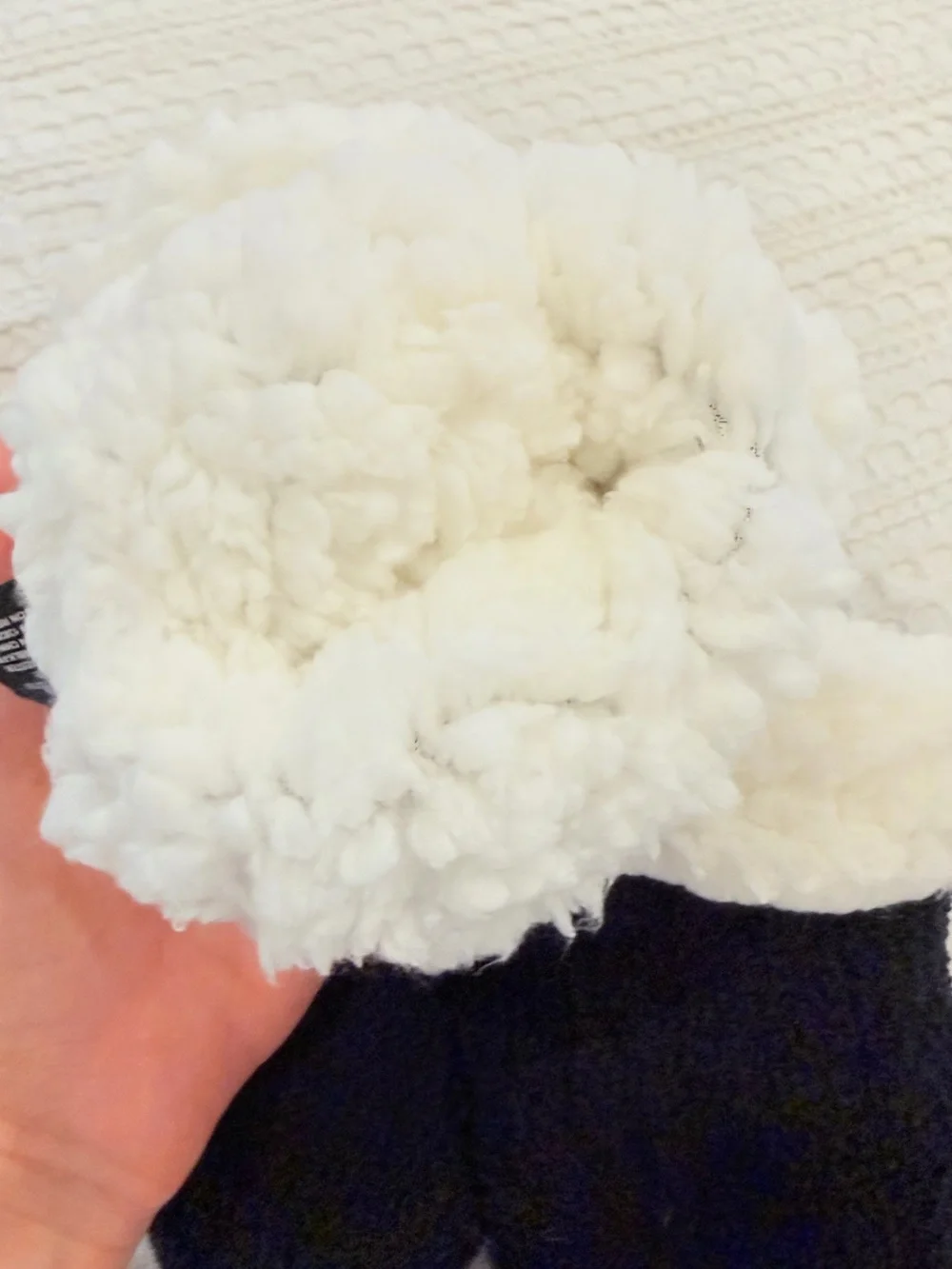NWT! Francesca’s Women’s Fuzzy Socks with Yarn Flowers and Grips One Size